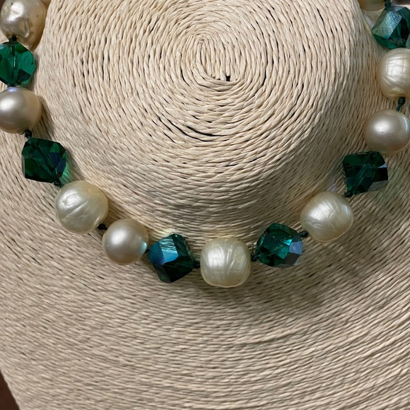 Vintage Jewelry Set by Vogue - Picture 4 of 11